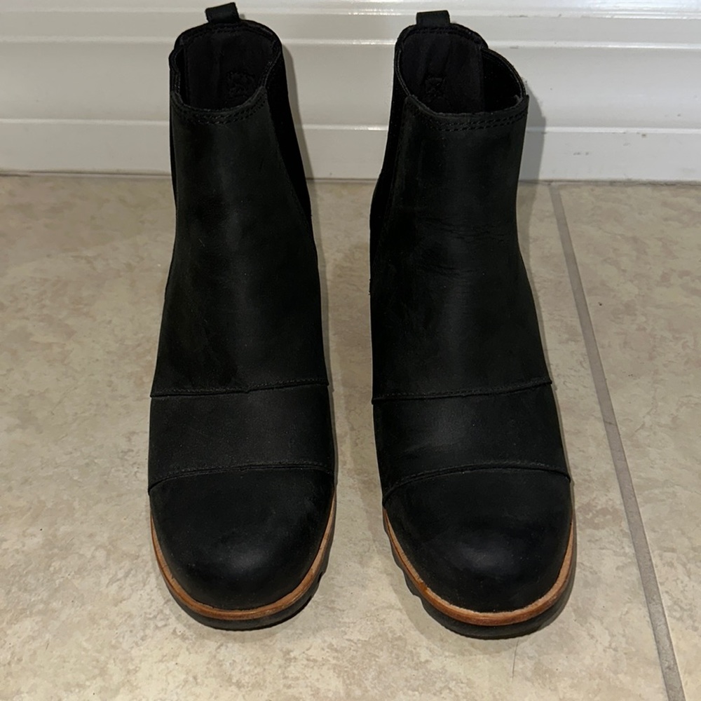 SOREL Lea (Joan of Arc) wedge boot black size 7 w black side gore panels EUC